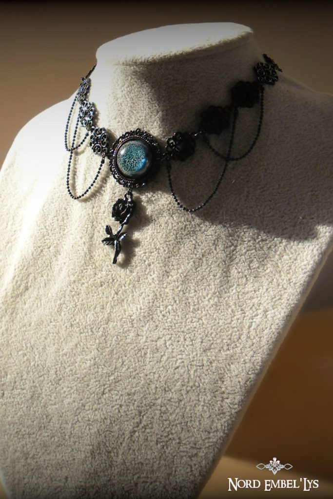 Collier Couture Vintage En Résine Et Métal Doré - Taille S/M/L, Occasion Très Bon État