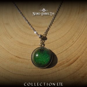 Collier résine vert émeraude