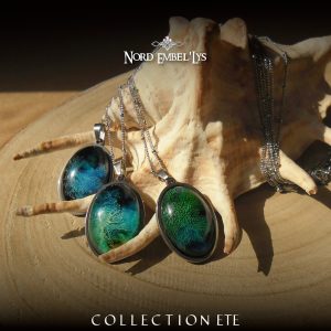 Colliers cabochon résine bleu-vert