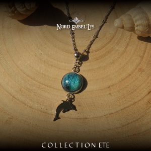 Collier cabochon bleu dauphin